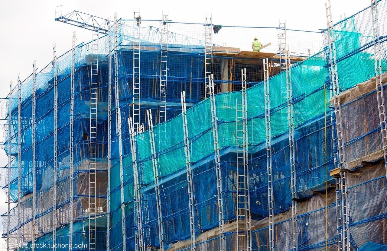 RESA安全系統工作。保護建筑工程施工。系統消除了人的可能性下降。住宅建筑。圣塞巴斯蒂安Donostia巴斯克的國家西班牙。